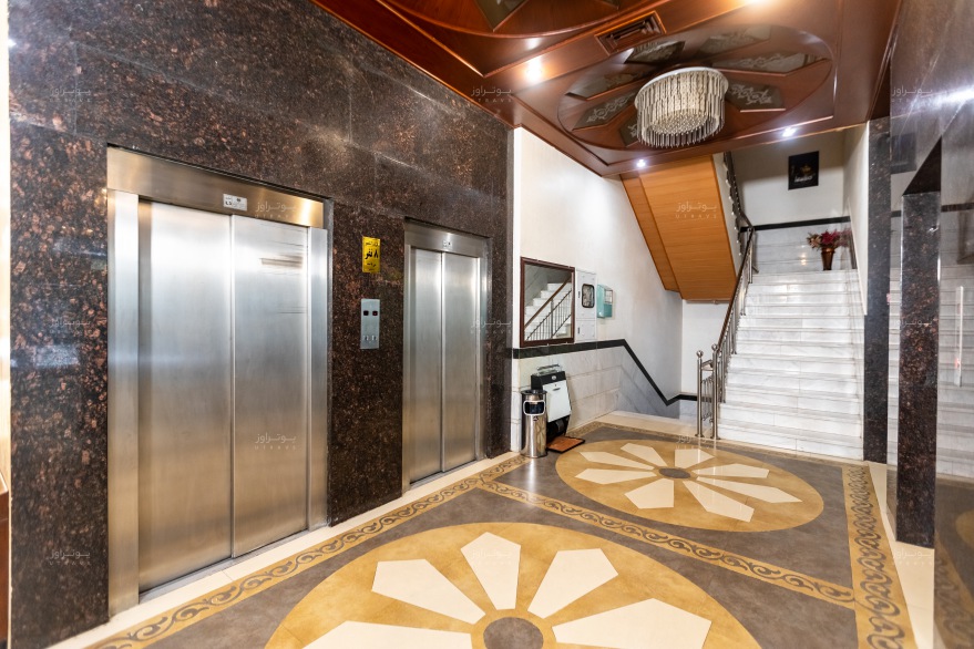 آسانسور و راه پله طبقات هتل پارمیدا مشهد